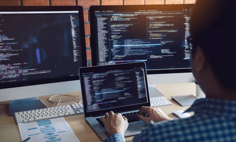数据科学选型：R与Python如何赋能定日县网站建设？